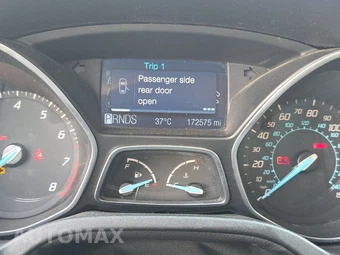 2012 Ford Focus SE Hatchback - miniatura 12