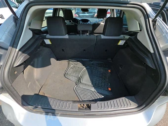 2012 Ford Focus SE Hatchback - miniatura 16