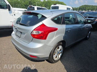 2012 Ford Focus SE Hatchback - miniatura 4