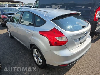 2012 Ford Focus SE Hatchback - miniatura 6