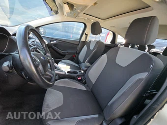 2012 Ford Focus SE Hatchback - miniatura 7