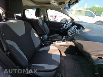 2012 Ford Focus SE Hatchback - miniatura 8