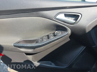 2012 Ford Focus SE Hatchback - miniatura 9