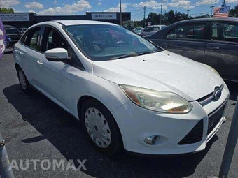 2012 Ford Focus SE Sedan – miniatura 4