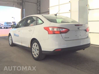 2012 Ford Focus SE Sedan – miniatura 2