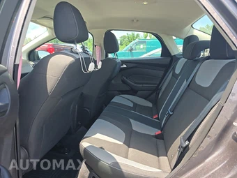 2012 Ford Focus SE Sedan – miniatura 13