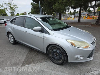 2012 Ford Focus SE Sedan – miniatura 3