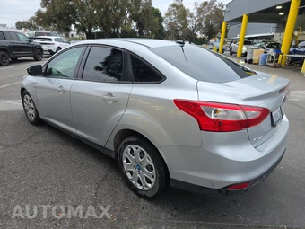 2012 Ford Focus SE Sedan – miniatura 6