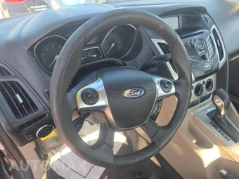 2012 Ford Focus SE Sedan - miniatura 10