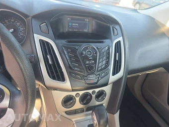 2012 Ford Focus SE Sedan - miniatura 11