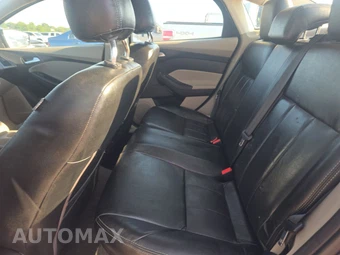 2012 Ford Focus SE Sedan - miniatura 13