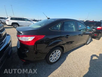 2012 Ford Focus SE Sedan - miniatura 4