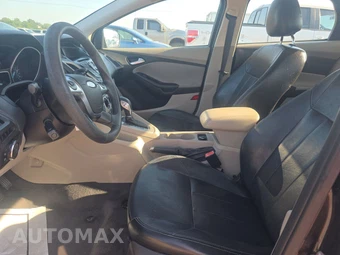 2012 Ford Focus SE Sedan - miniatura 7