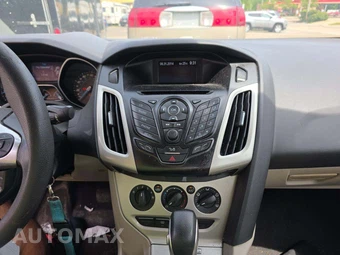 2012 Ford Focus SE Sedan – miniatura 10
