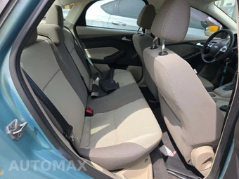 2012 Ford Focus SE Sedan – miniatura 16