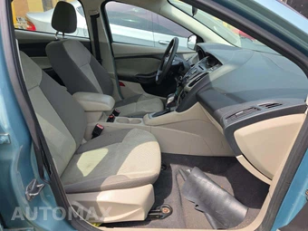 2012 Ford Focus SE Sedan – miniatura 18