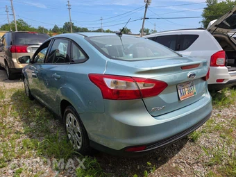 2012 Ford Focus SE Sedan – miniatura 2