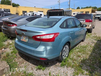 2012 Ford Focus SE Sedan – miniatura 3