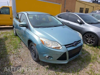 2012 Ford Focus SE Sedan – miniatura 4