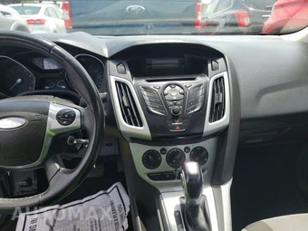 2012 Ford Focus SE Sedan – miniatura 11