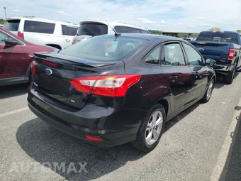 2012 Ford Focus SE Sedan – miniatura 4
