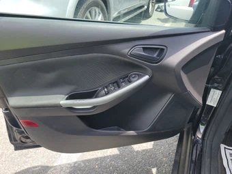 2012 Ford Focus SE Sedan – miniatura 9