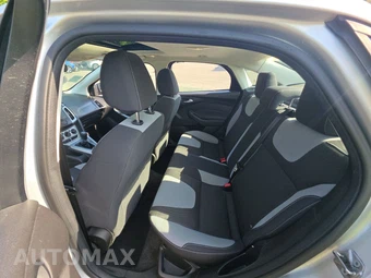 2012 Ford Focus SE Sedan – miniatura 13