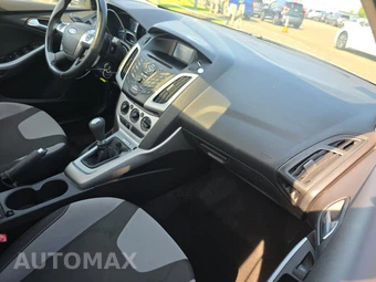 2012 Ford Focus SE Sedan – miniatura 8