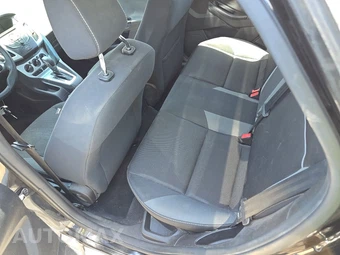 2012 Ford Focus SE Sedan – miniatura 19