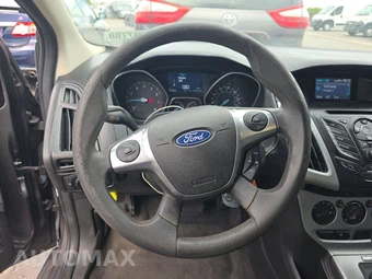 2012 Ford Focus SE Sedan – miniatura 10