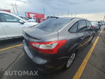 2012 Ford Focus SE Sedan – miniatura 4