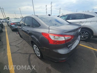 2012 Ford Focus SE Sedan – miniatura 6
