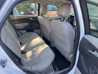 2012 Ford Focus SEL Sedan - miniatura 10