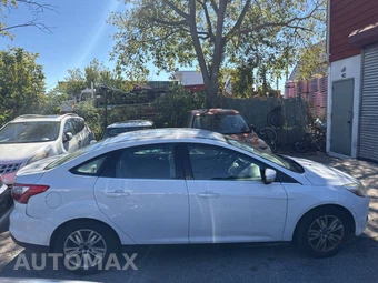2012 Ford Focus SEL Sedan - miniatura 8