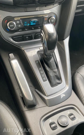 2012 Ford Focus Titanium Hatchback - miniatura 11