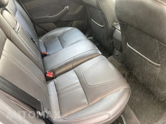 2012 Ford Focus Titanium Hatchback - miniatura 14