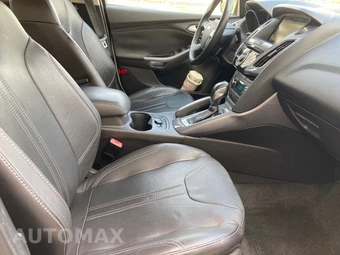 2012 Ford Focus Titanium Hatchback - miniatura 15