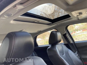 2012 Ford Focus Titanium Hatchback - miniatura 16