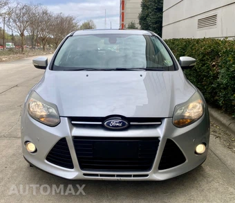 2012 Ford Focus Titanium Hatchback - miniatura 22