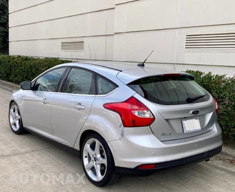 2012 Ford Focus Titanium Hatchback - miniatura 4