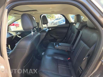 2012 Ford Focus Titanium Hatchback - miniatura 10
