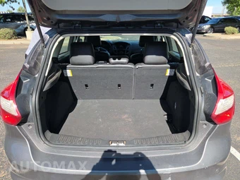 2012 Ford Focus Titanium Hatchback - miniatura 11