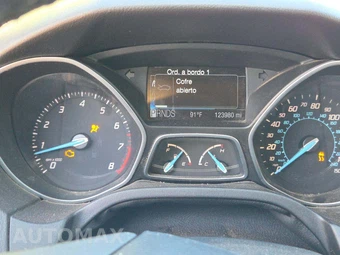 2012 Ford Focus Titanium Hatchback - miniatura 6