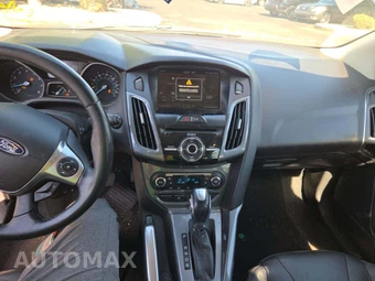 2012 Ford Focus Titanium Hatchback - miniatura 7