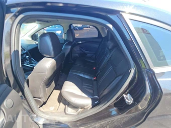 2012 Ford Focus Titanium Hatchback – miniatura 10