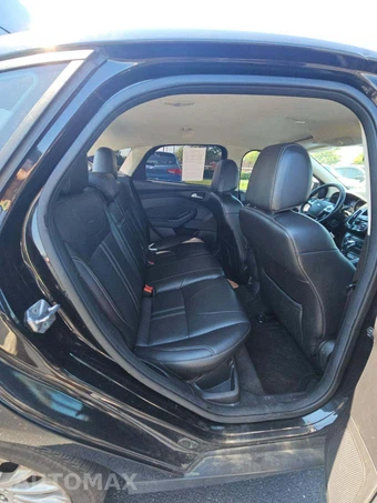 2012 Ford Focus Titanium Hatchback – miniatura 13