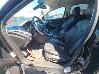 2012 Ford Focus Titanium Hatchback – miniatura 3
