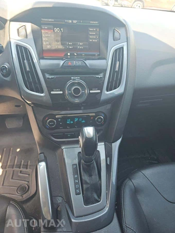 2012 Ford Focus Titanium Hatchback – miniatura 7