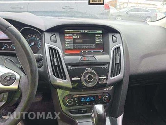2012 Ford Focus Titanium Hatchback – miniatura 10