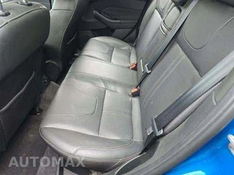 2012 Ford Focus Titanium Hatchback – miniatura 13